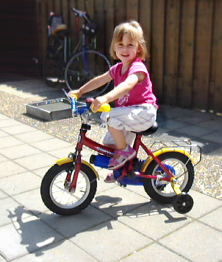 Amber op haar nieuwe fiets